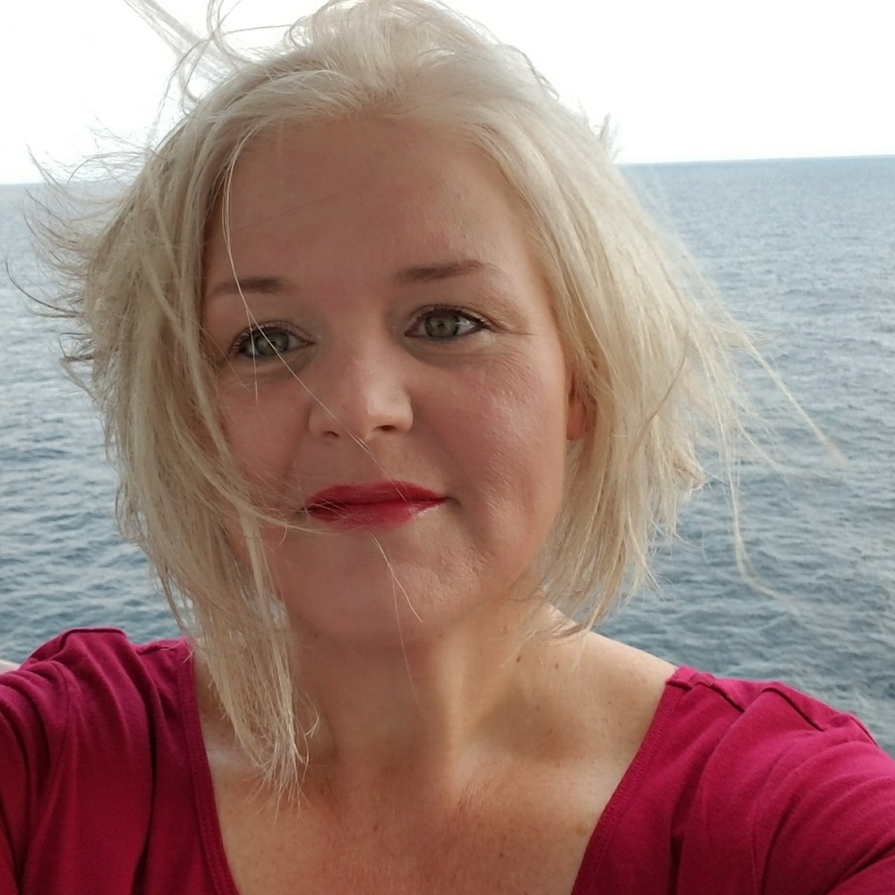 Meet your Posher, Lura